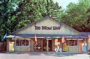 GLEN ARBOR THE TOTEM SHOP.JPG