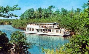 RIVERBOAT TAHQUAMENON SOO JUNCTION